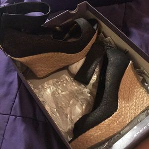 Black wedges